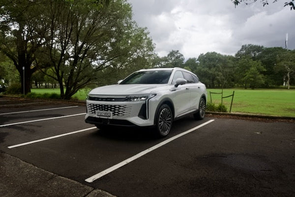 Omoda 9 PHEV Super Hybrid side view